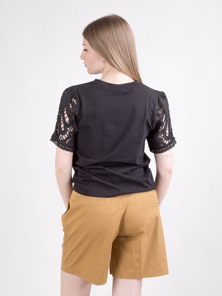 T-shirt in cotone con maniche in pizzo