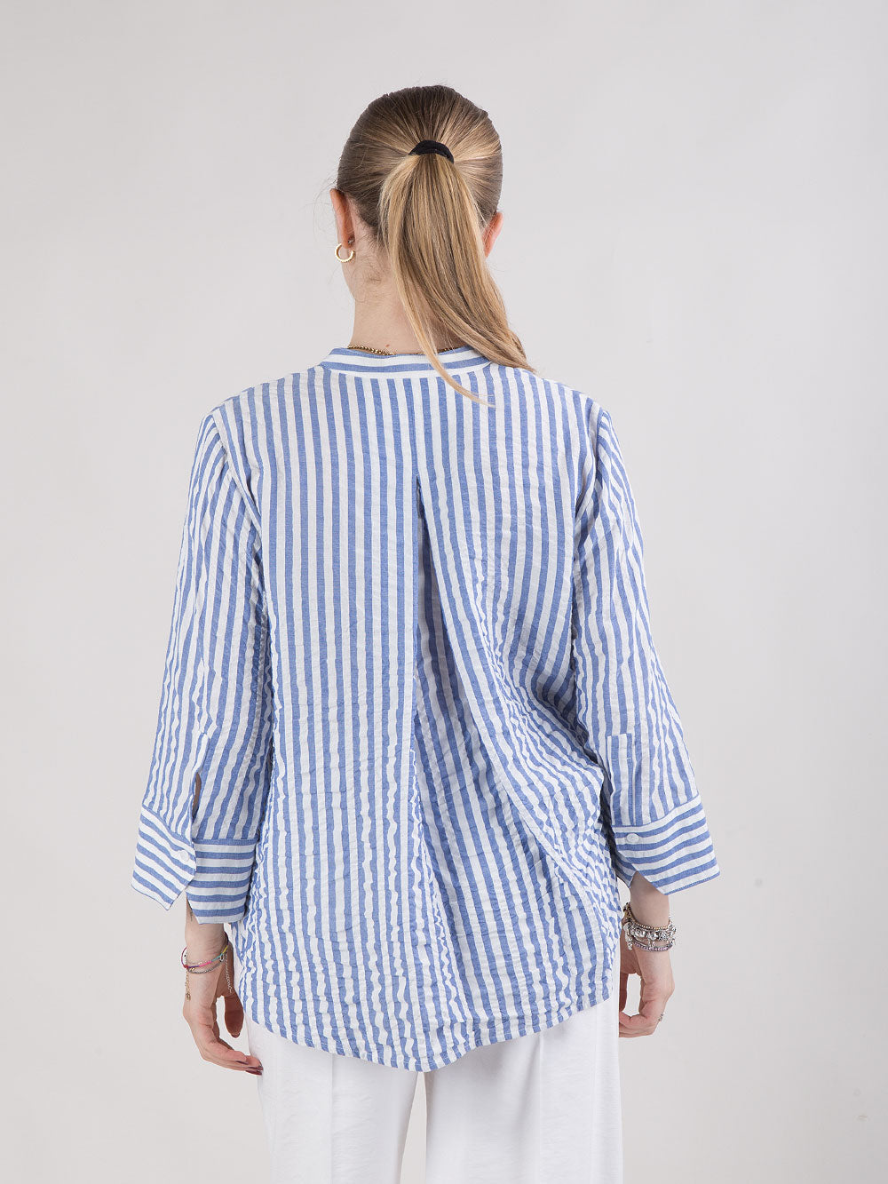 Camicia over a righe con collo alla coreana