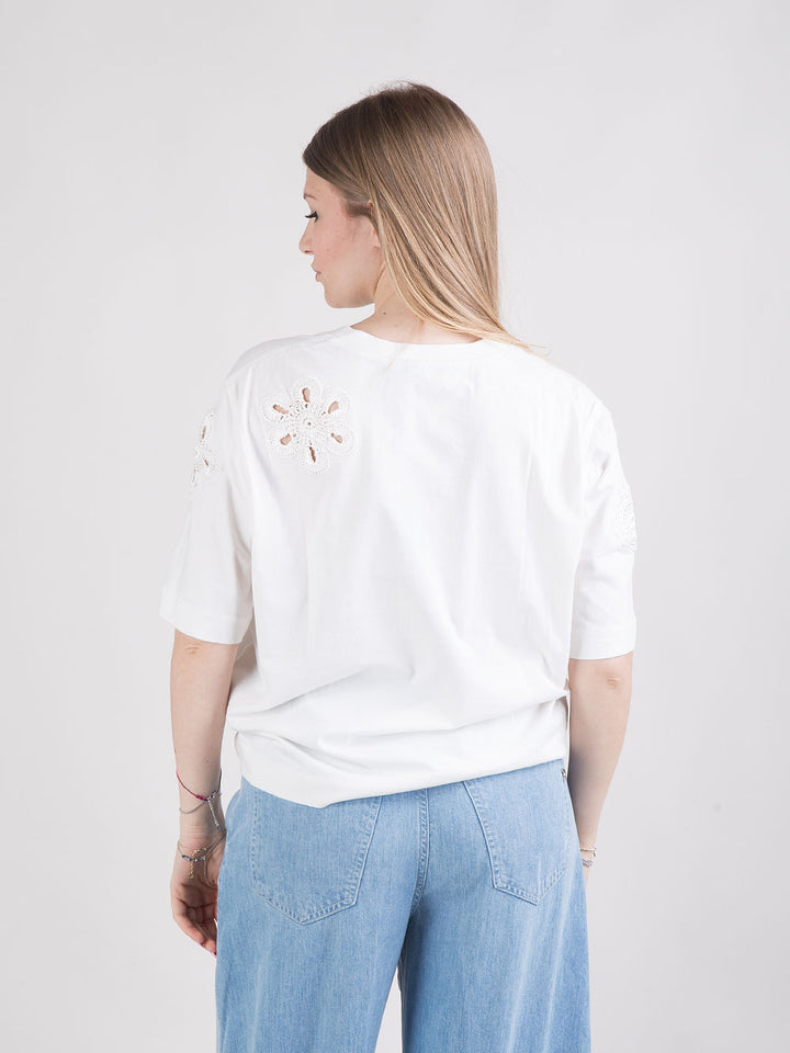 T-shirt over con ricami