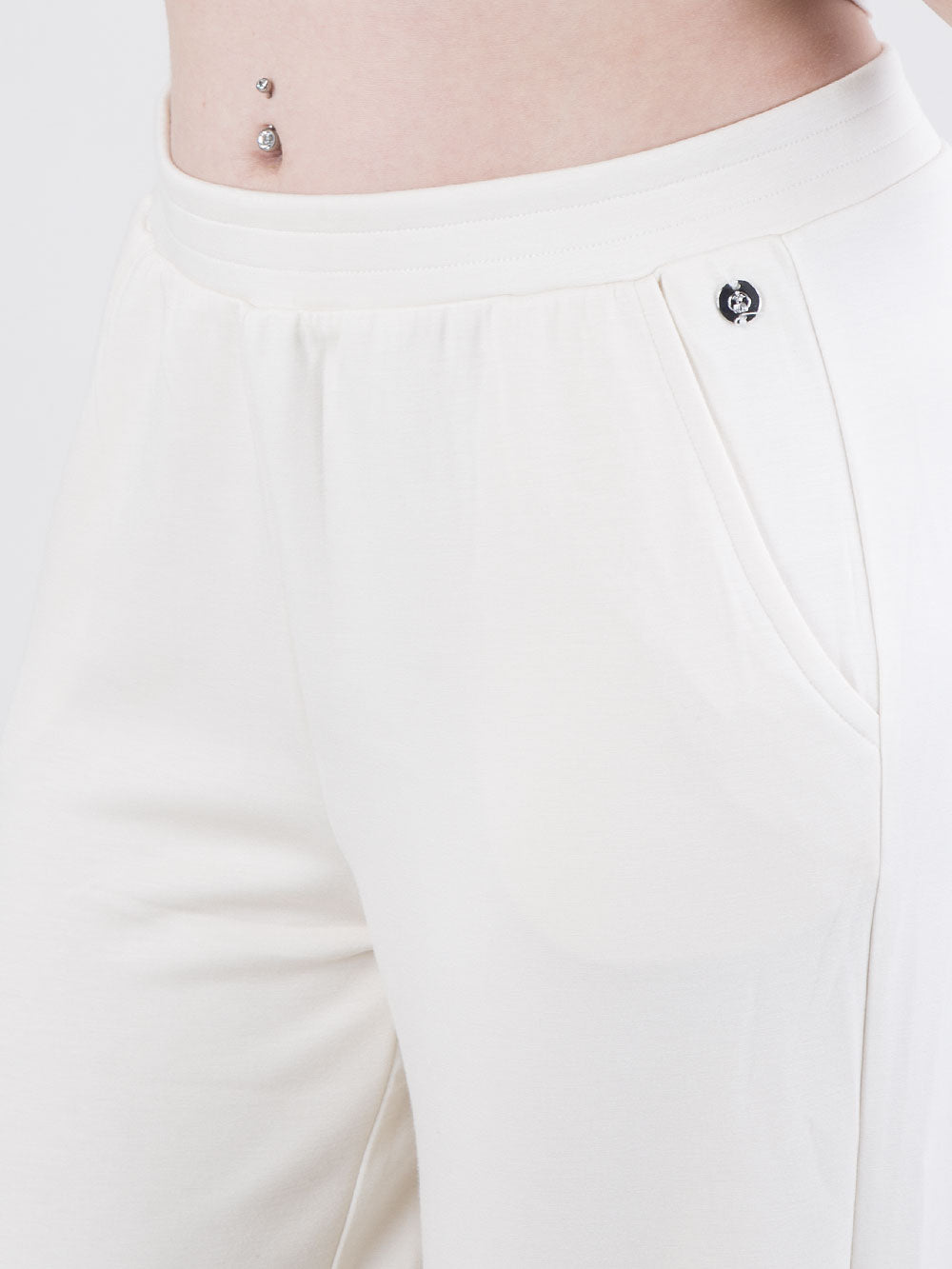 Pantalone ampio con spacchi