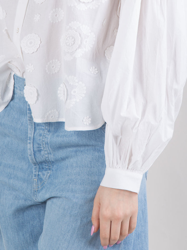 Camicia over con ricami floreali
