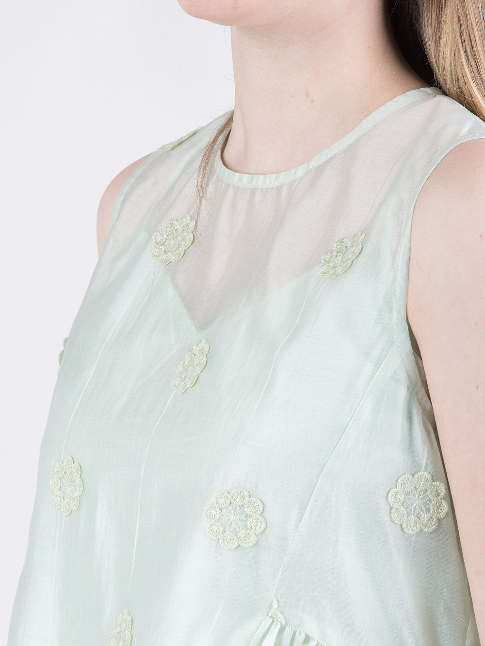 Blusa rosa con fiori a rilievo