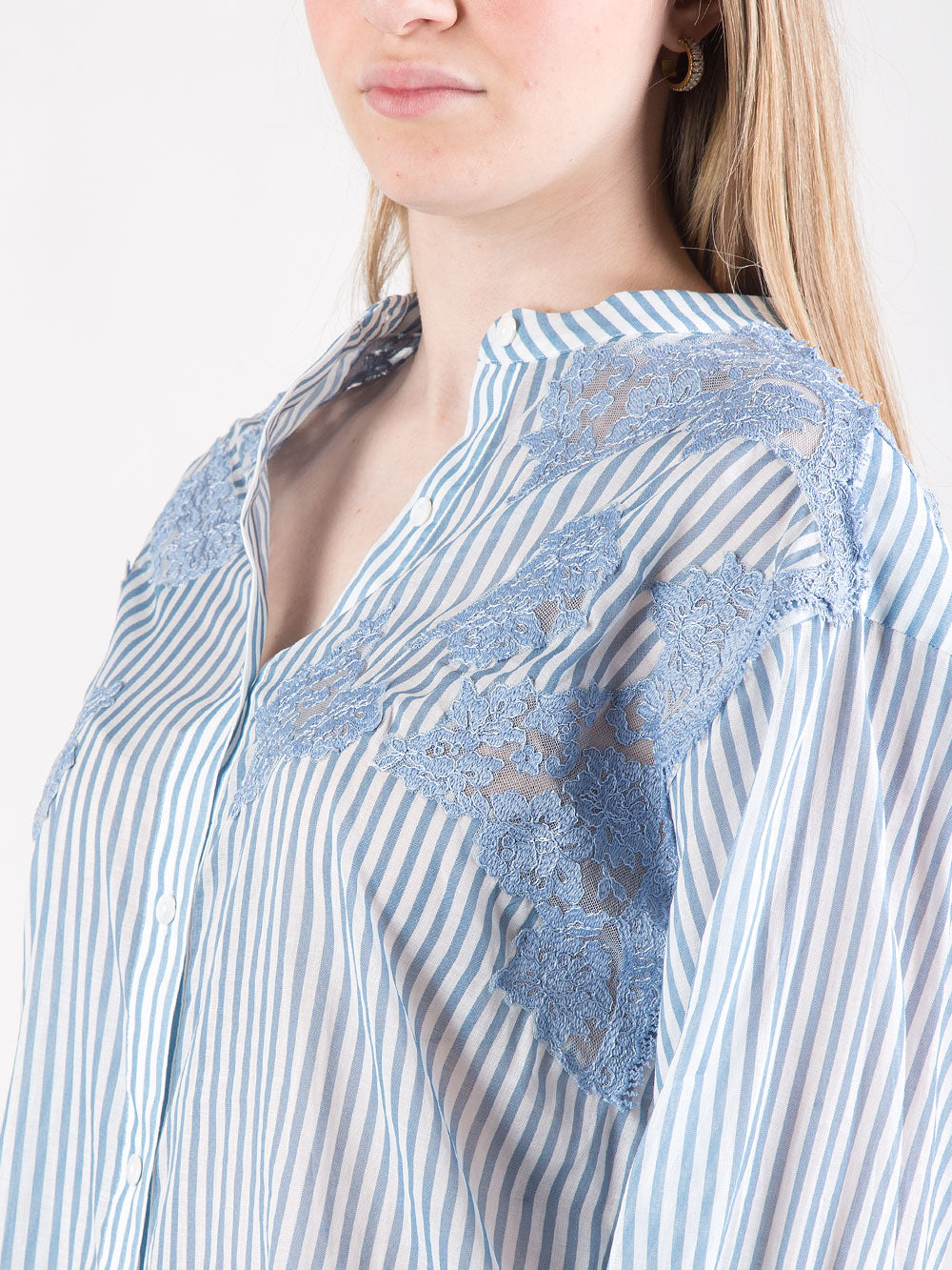 Camicia over bacchettata con ricami