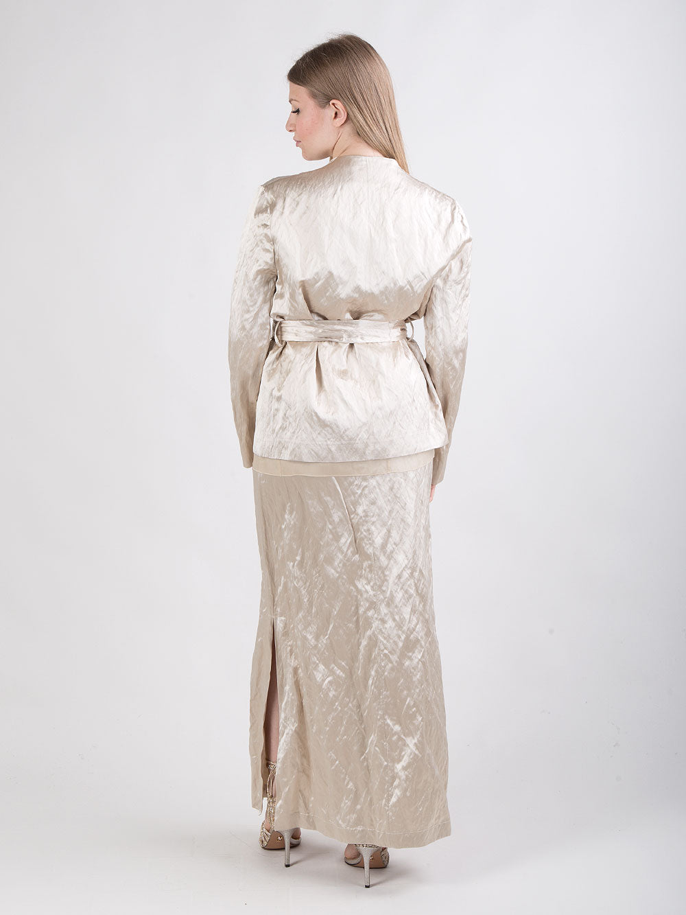 Completo giacca e gonna in viscosa stropicciata beige dorato