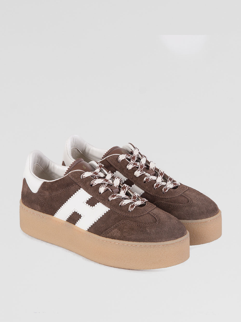 Sneakers cool in suede