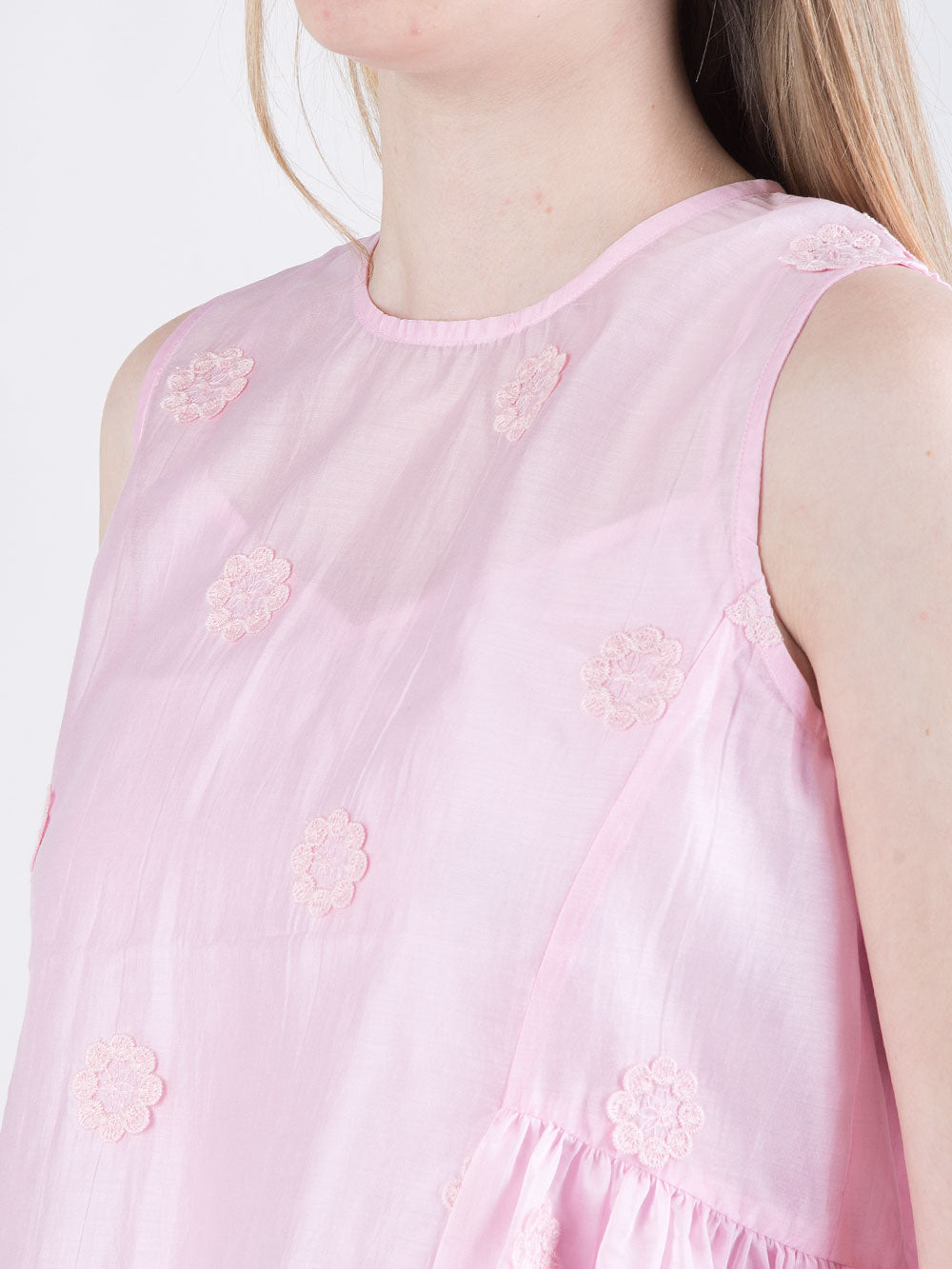 Blusa rosa con fiori a rilievo