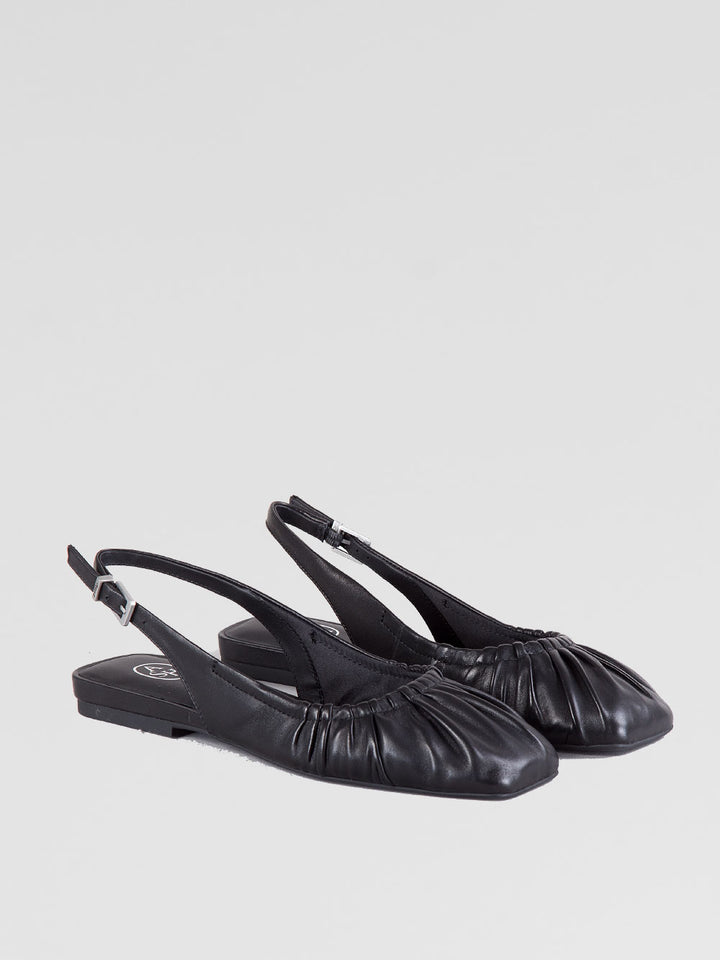 Ballerina in pelle nera a punta quadrata