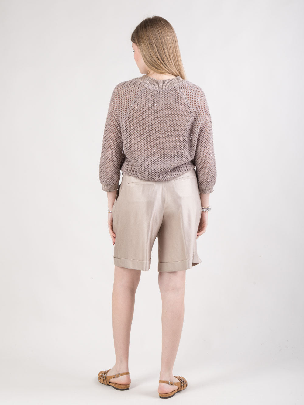 Shorts con risvolto e cinturino con applicazioni argento