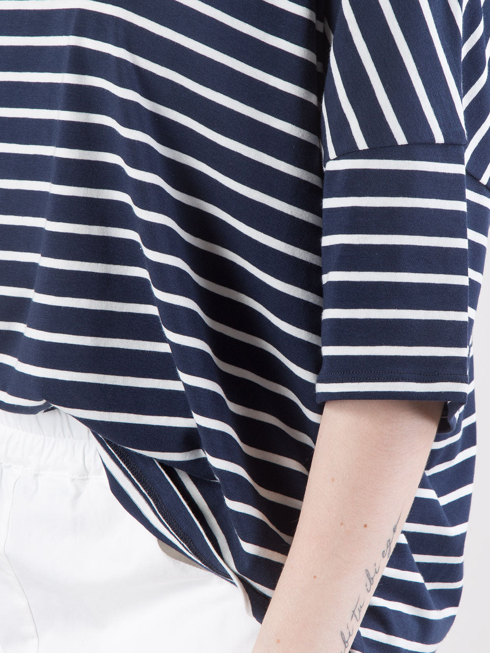 T-shirt a scatola a righe