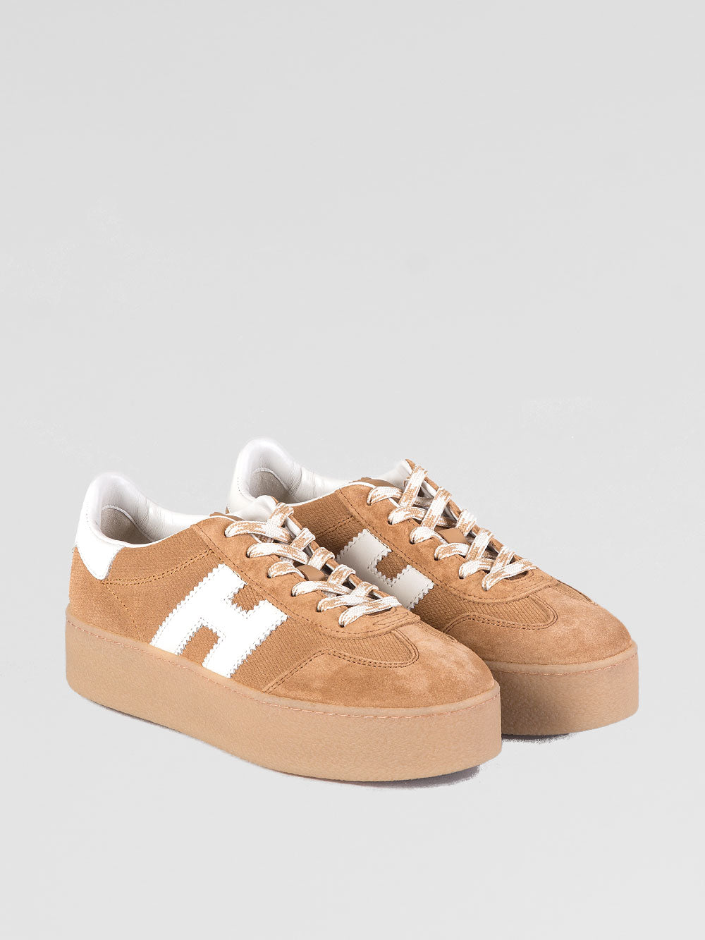 Sneakers cool in suede