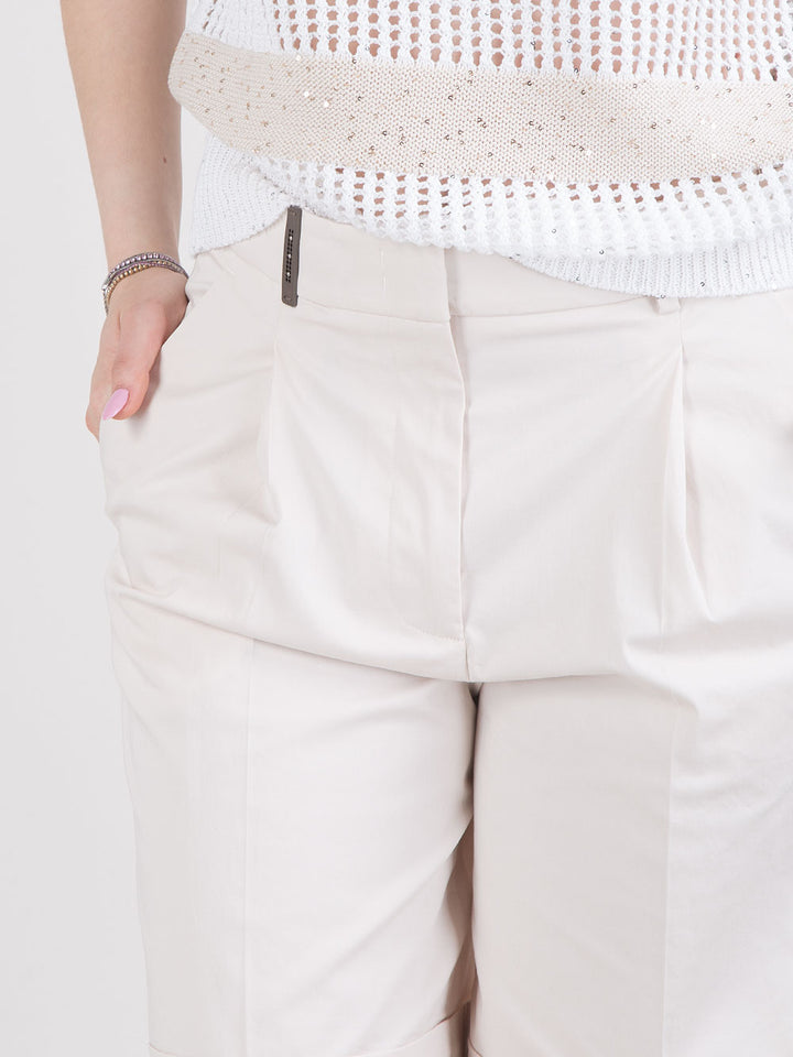 shorts con pinces e dettagli regolabili