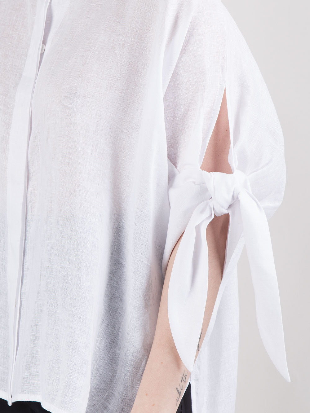 Camicia manica corta con nastri da annodare