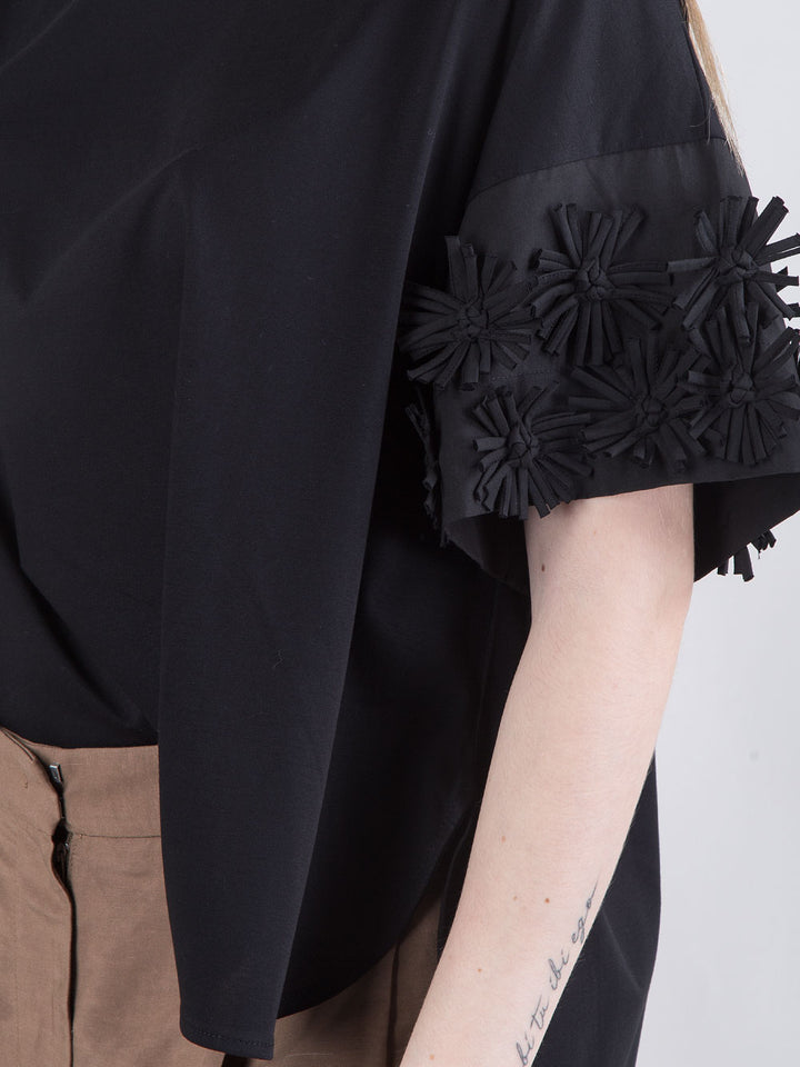 T-shirt over con dettaglio floreale