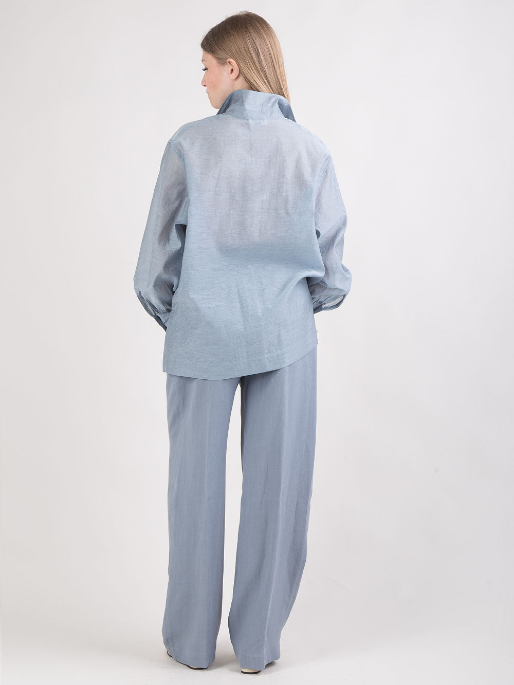 Pantalone ampio con pinces