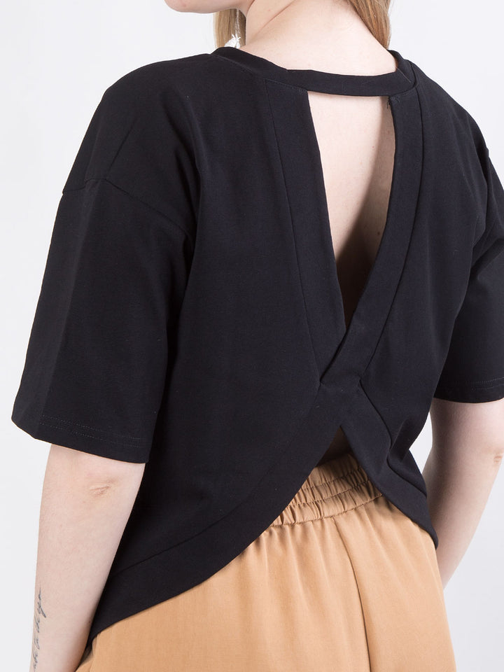 T-shirt con schiena scoperta