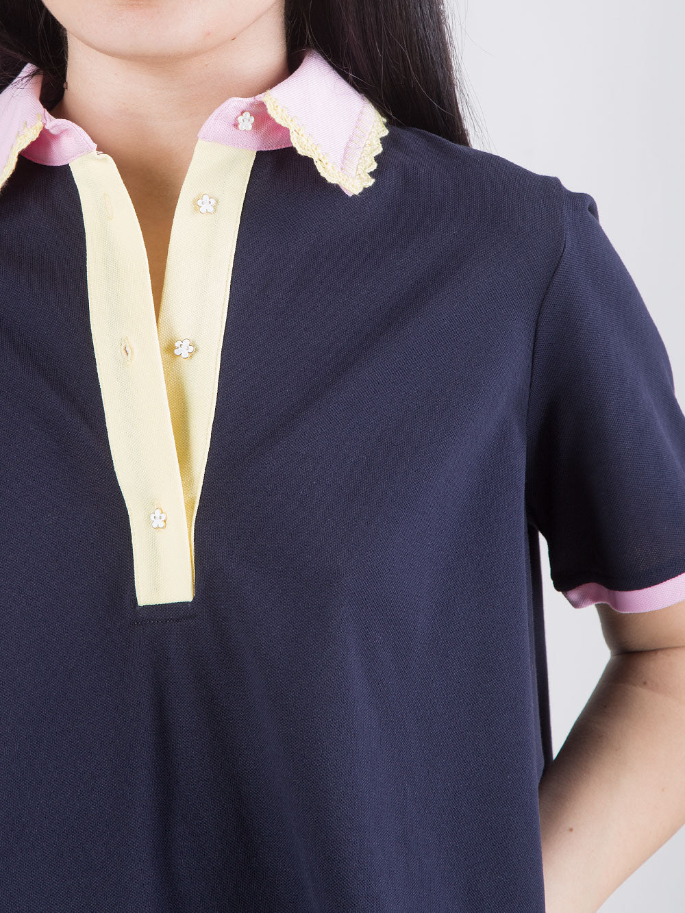 Polo blu con colletto bicolore