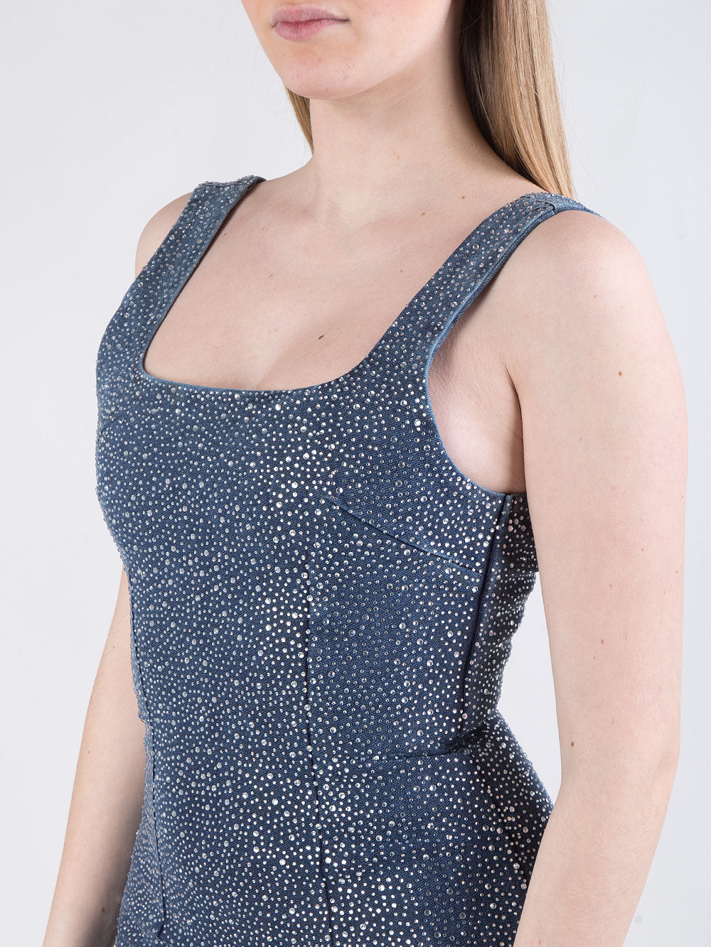 Abito tubino midi in denim con microstrass