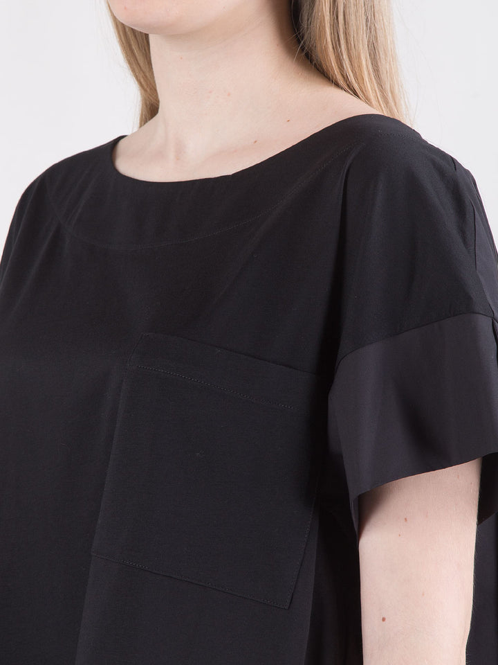 T-shirt con scollo a barca e dettaglio popeline