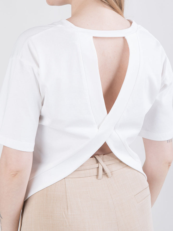 T-shirt con schiena scoperta
