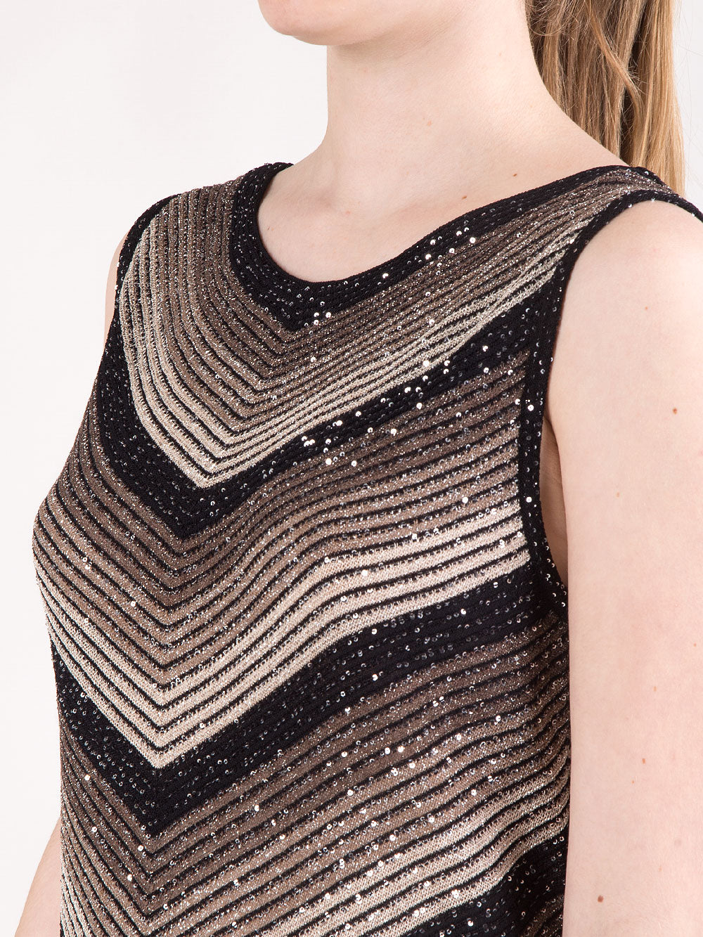 Abito asimmetrico a punta