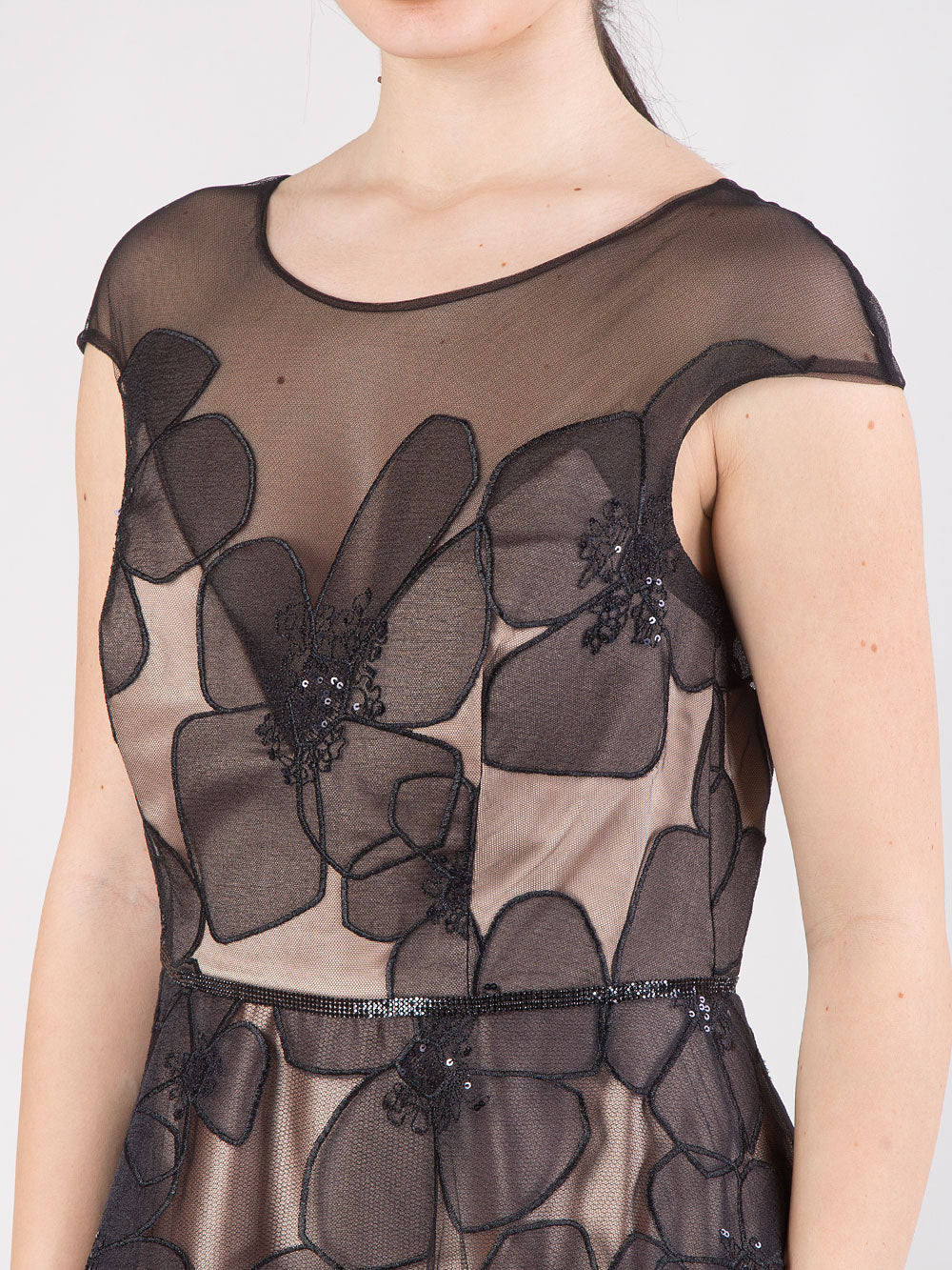 Abito midi in tulle ricamato con paillettes e sottoveste a contrasto