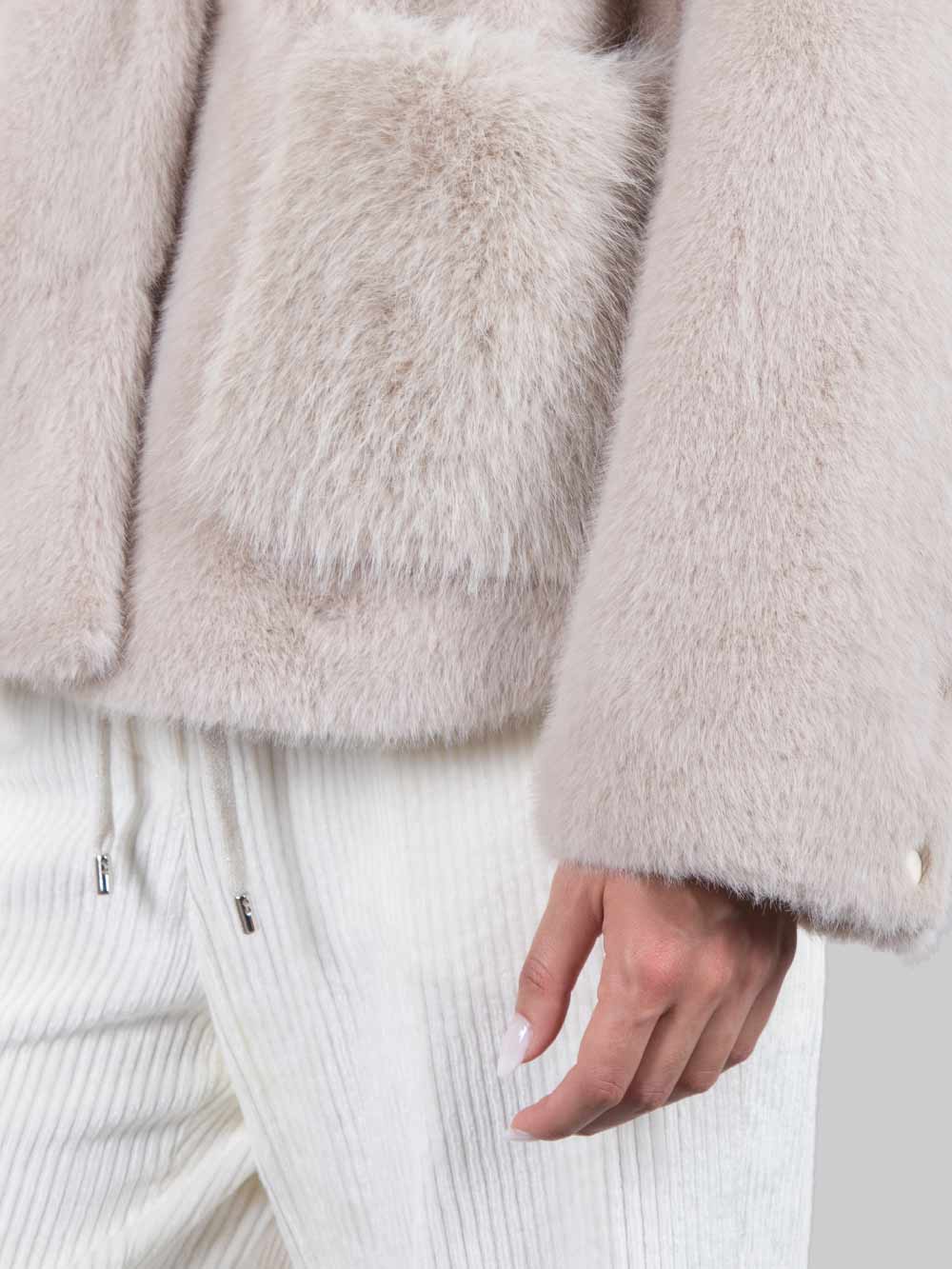 Short eco fur with hood
