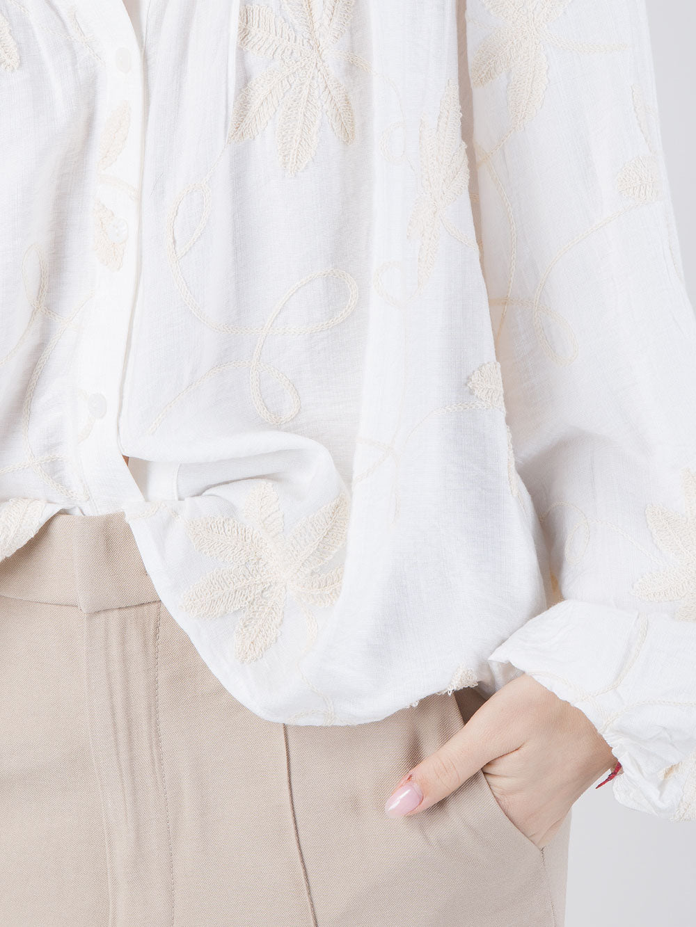 BLUSA CON RICAMO FLOREALE