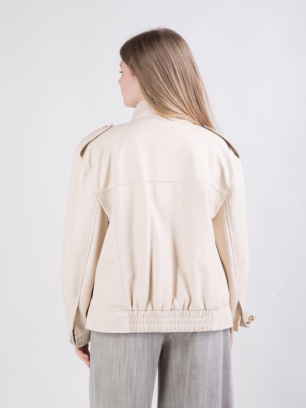 Bomber in eco pelle martellata