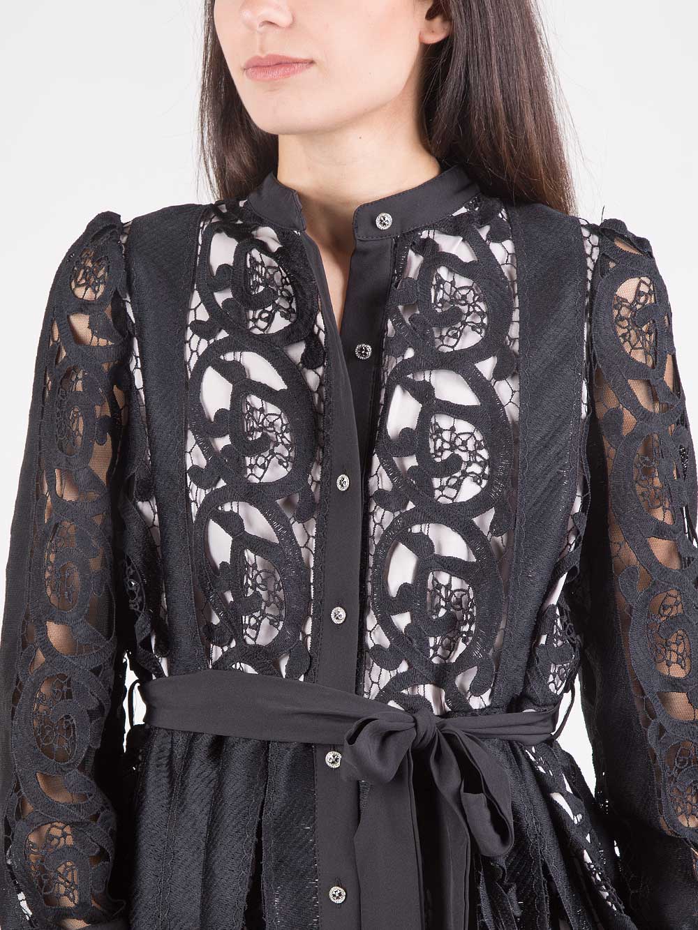 ABITO RICAMATO CORTO