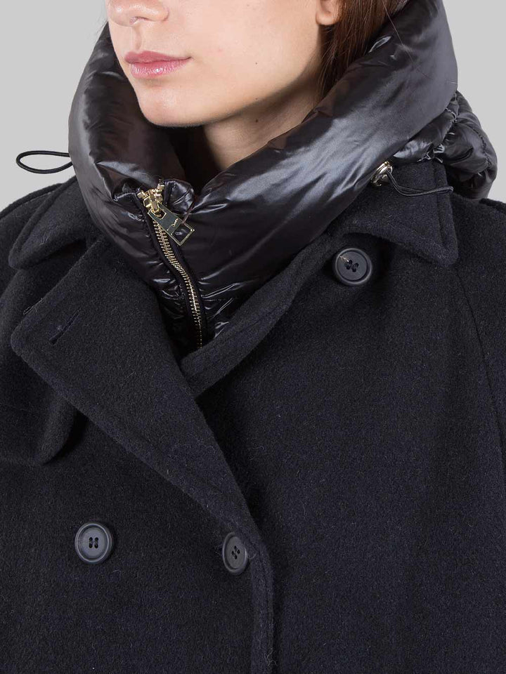 Cape with fringes