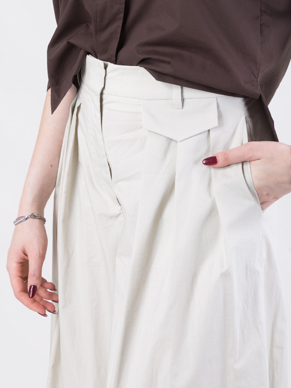 Pantalone alla caviglia con pieghe
