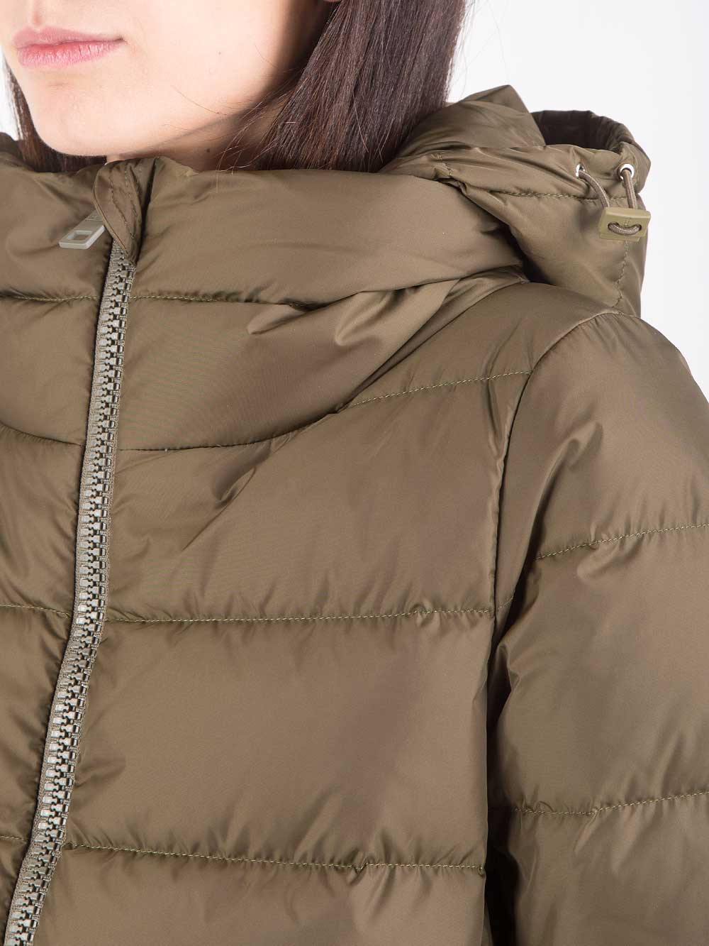 Piumino con manicotti