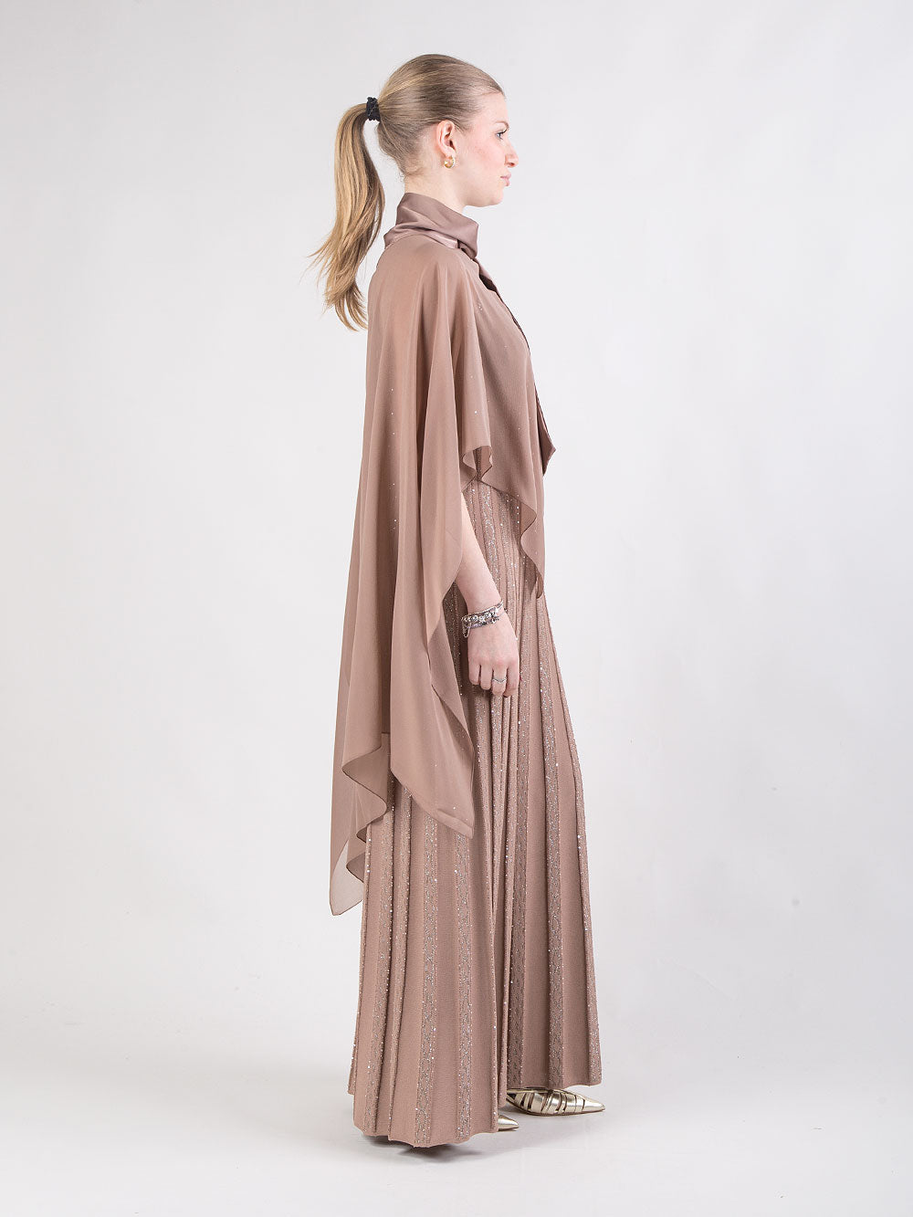 abito midi plisse con poncho