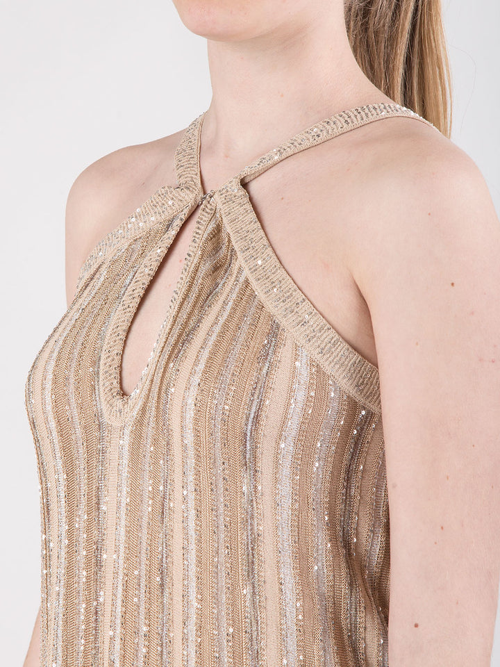 Abito lungo con scollo e mantella in seta