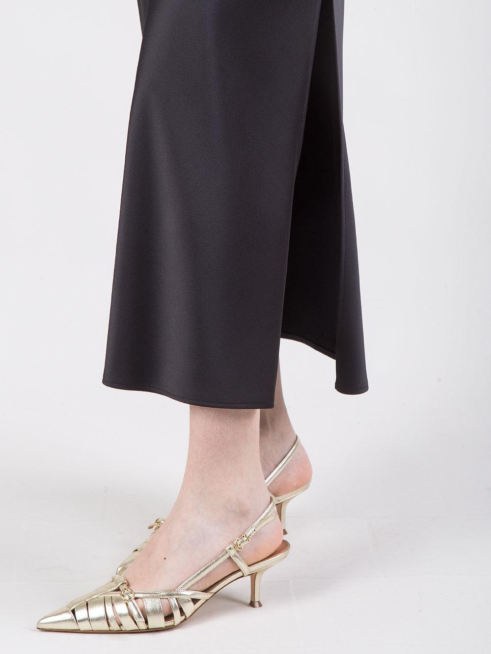 Gonna midi in raso lucido con spacco laterale