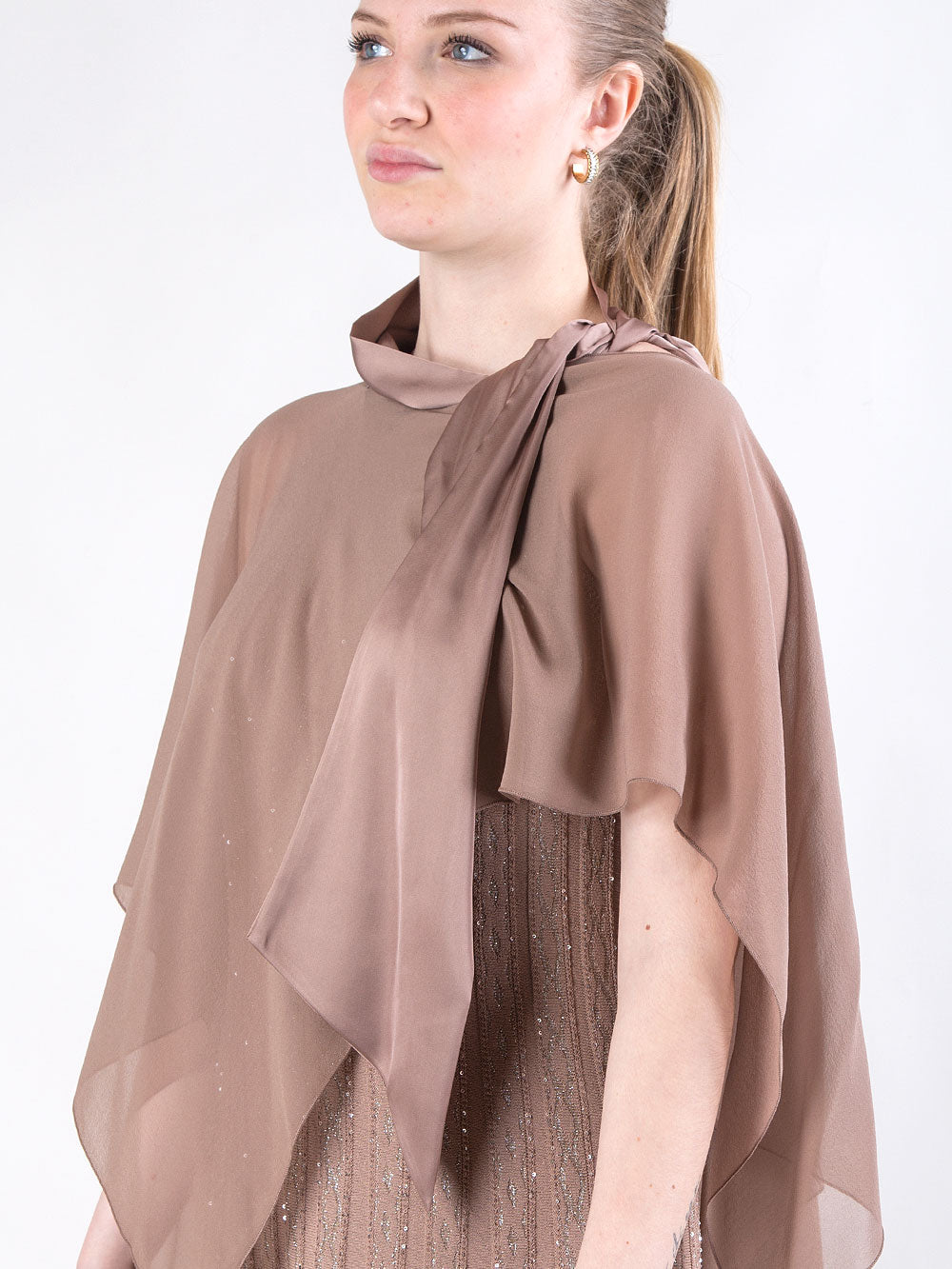 abito midi plisse con poncho