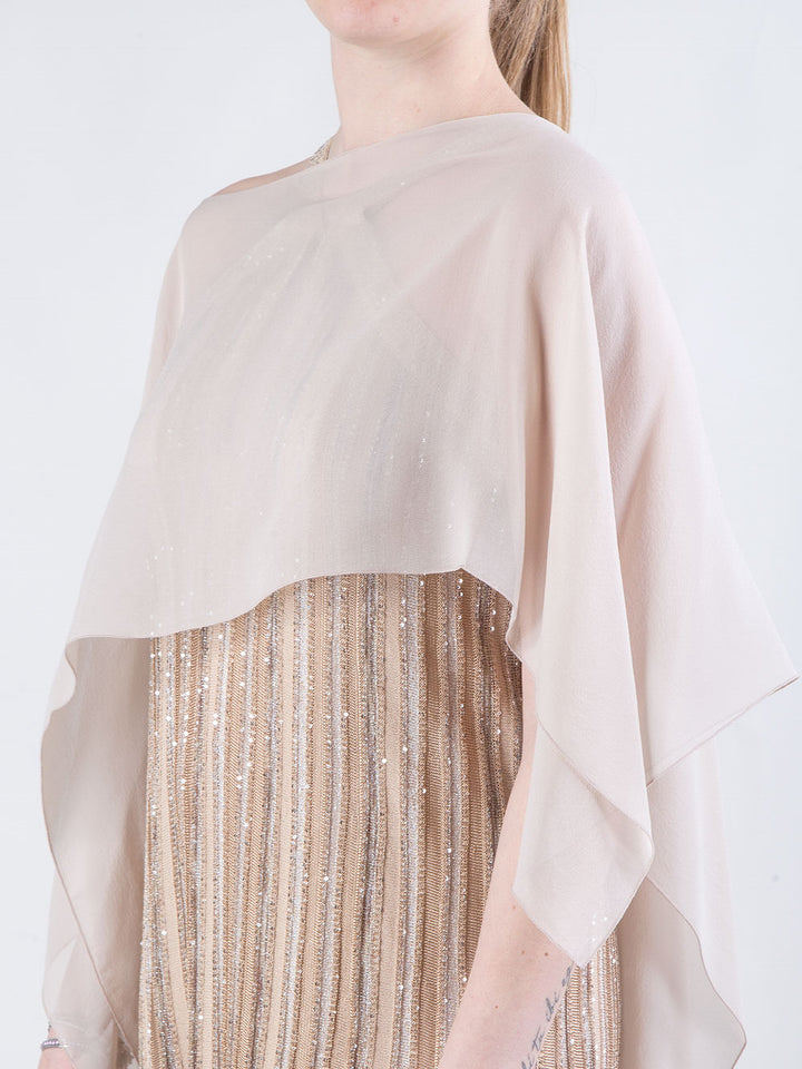 Abito lungo con scollo e mantella in seta