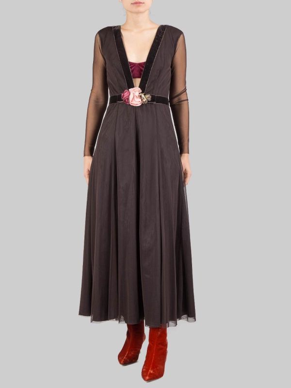 ABITO LUNGO MARRONE IN TULLE CON CINTURA A FIORI IN VITA