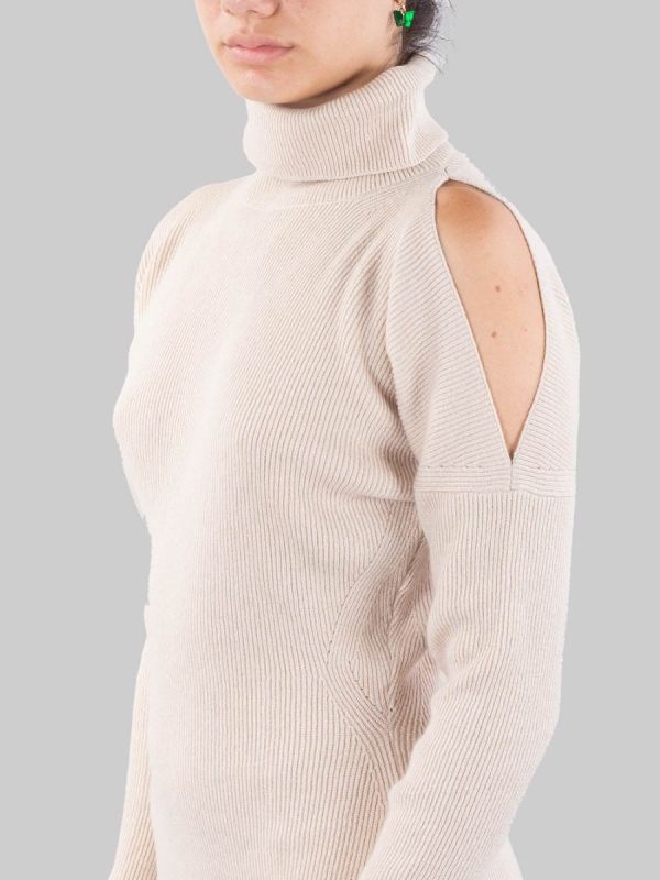 ABITO MIDI BEIGE A COSTINE CON COLLO ALTO E APERTURA SULLA SPALLA