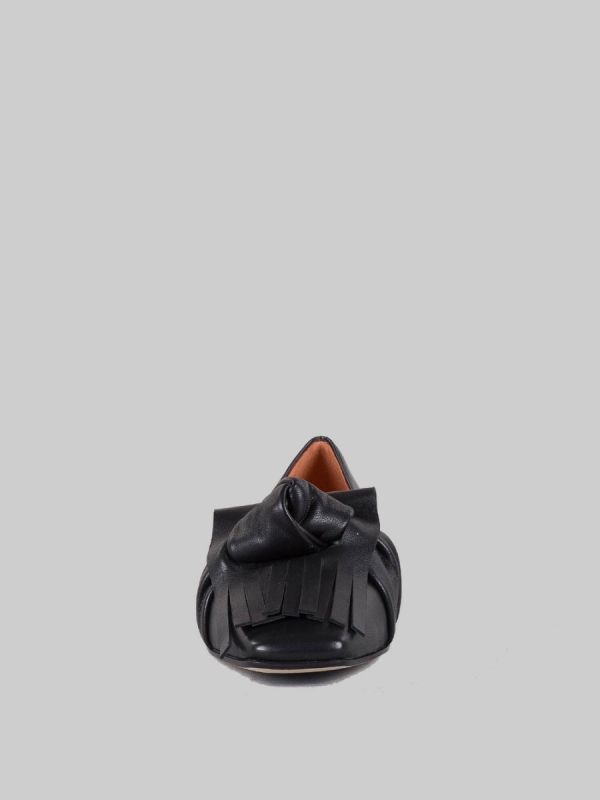 BLACK LEATHER BALLERINAS WITH KNOT AND TASSELS