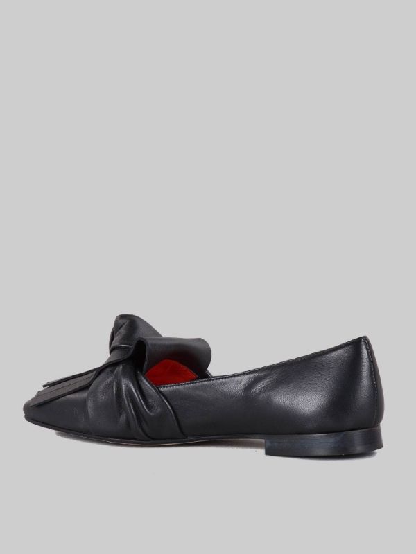 BLACK LEATHER BALLERINAS WITH KNOT AND TASSELS