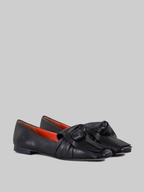 BLACK LEATHER BALLERINAS WITH KNOT AND TASSELS