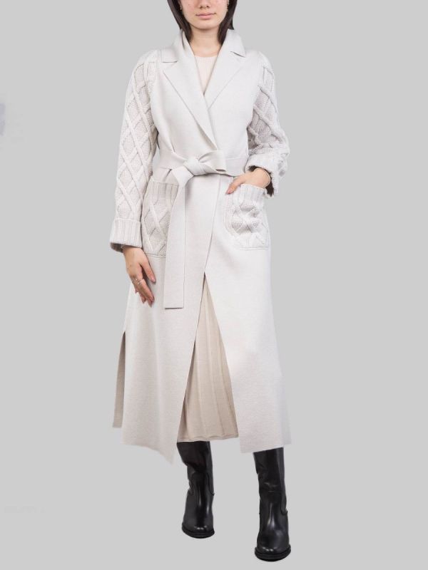 CAPPOTTO A VESTAGLIA CON INSERTI IN MAGLIA INTRECCIATA E CINTURA IN VITA