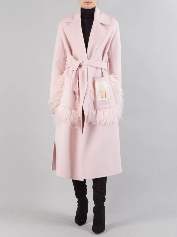 CAPPOTTO LUNGO IN LANA ROSA CON TASCHE PROFILATE DI PIUME