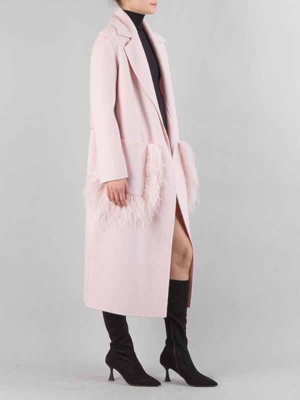 CAPPOTTO LUNGO IN LANA ROSA CON TASCHE PROFILATE DI PIUME