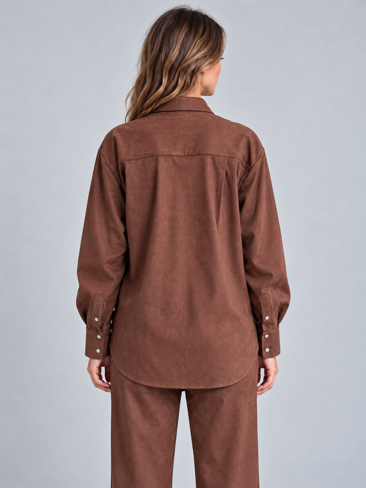 Camicia in eco daino con ricami