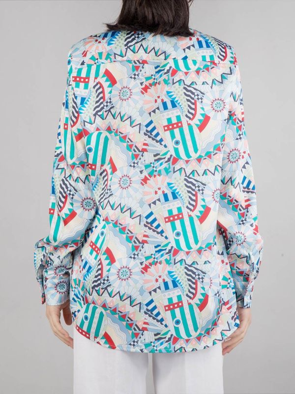 CAMICIA OVERSIZE A FANTASIA CON PATCH