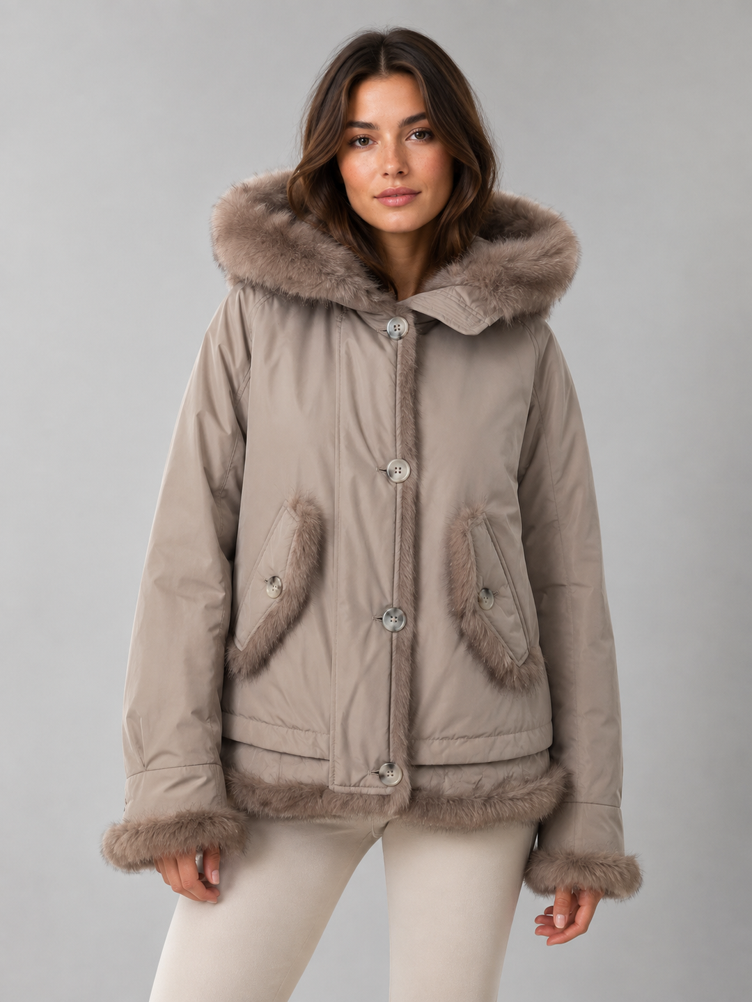 Giubbetto beige con dettagli in ecopelliccia