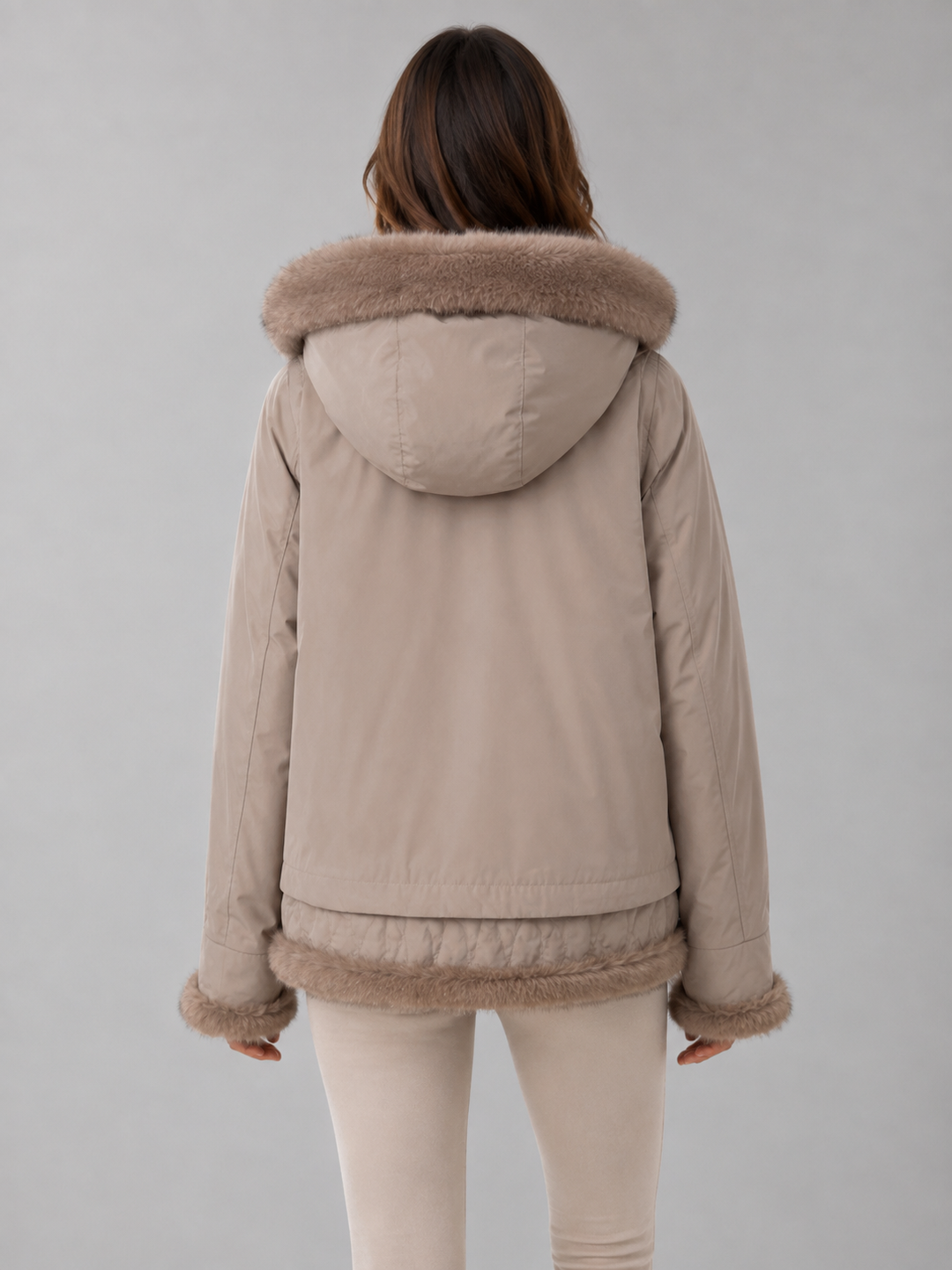 Giubbetto beige con dettagli in ecopelliccia