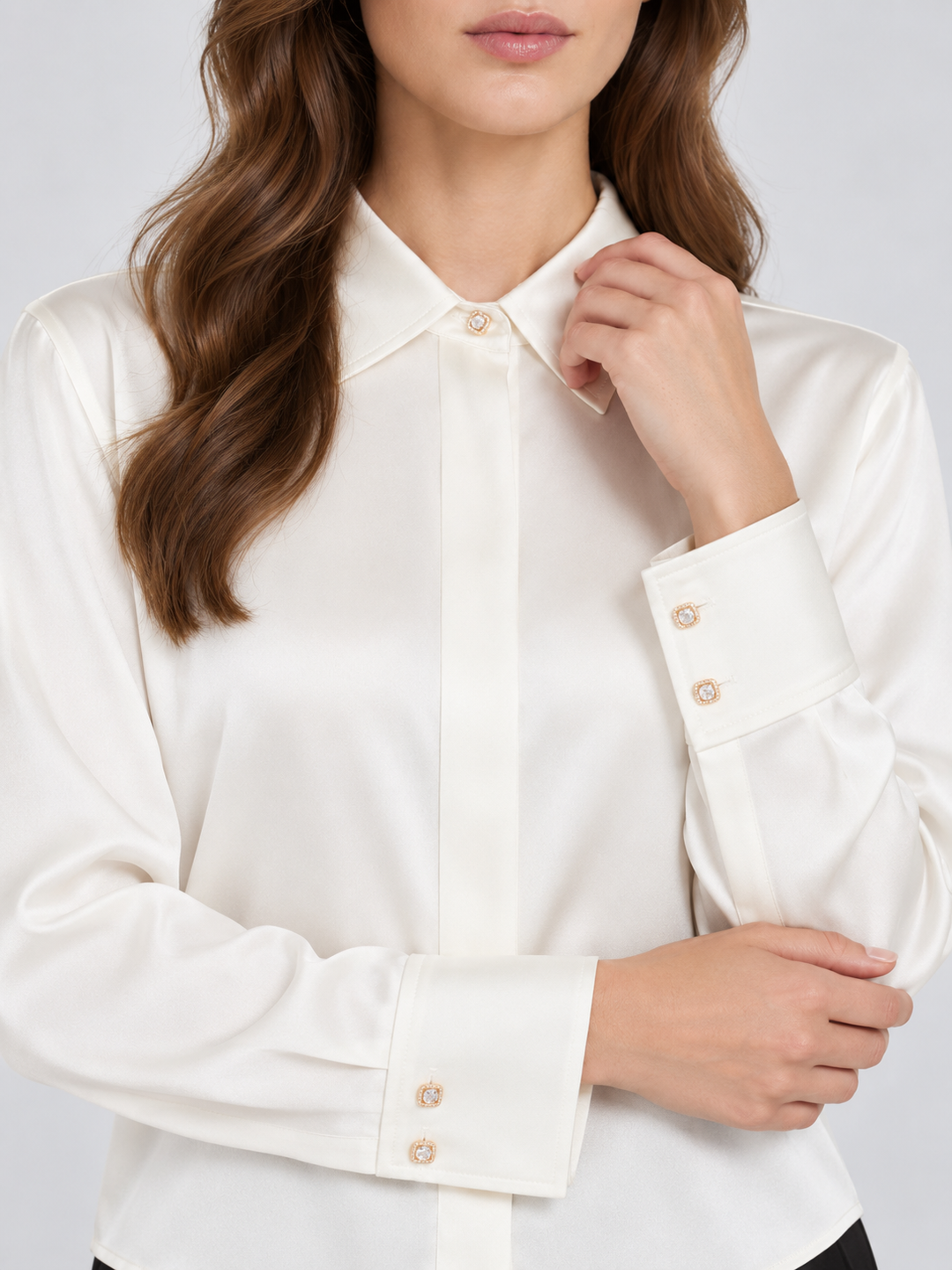 Camicia di seta con bottoni gioiello